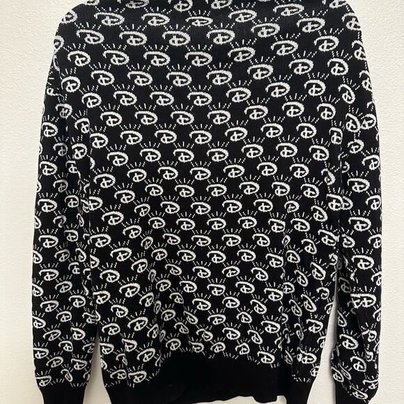 H&M Disney Shirt - Picture 8 of 8